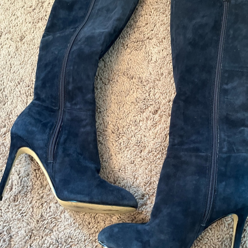 Elegant Navy Heeled Boots under the Knee.